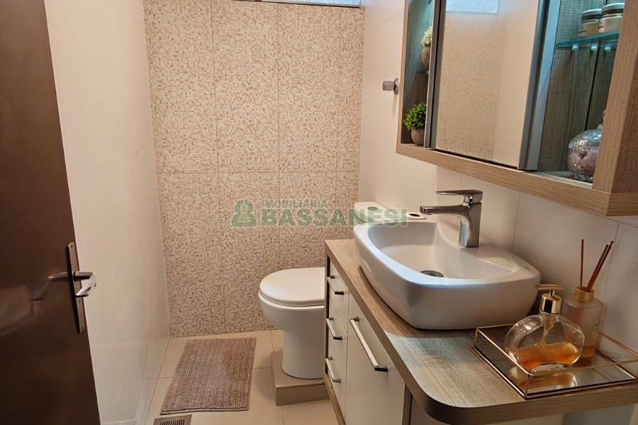 Casa com 154m², 3 dormitórios, no bairro Jardelino Ramos em Caxias do Sul para Comprar