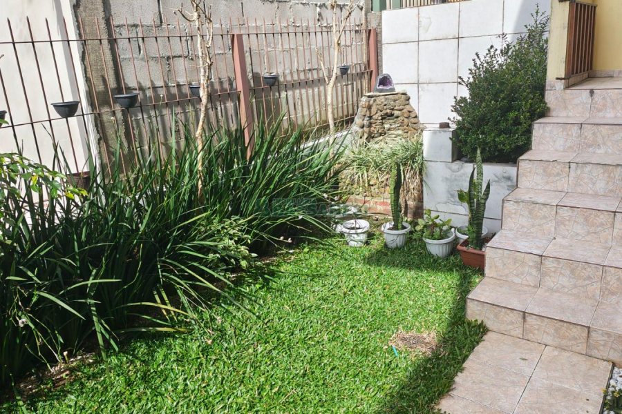 Casa com 70m², 3 dormitórios, 1 vaga, no bairro São Caetano em Caxias do Sul para Comprar