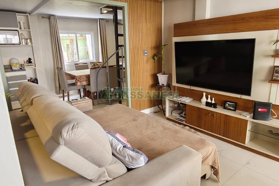 Casa com 70m², 3 dormitórios, 1 vaga, no bairro São Caetano em Caxias do Sul para Comprar