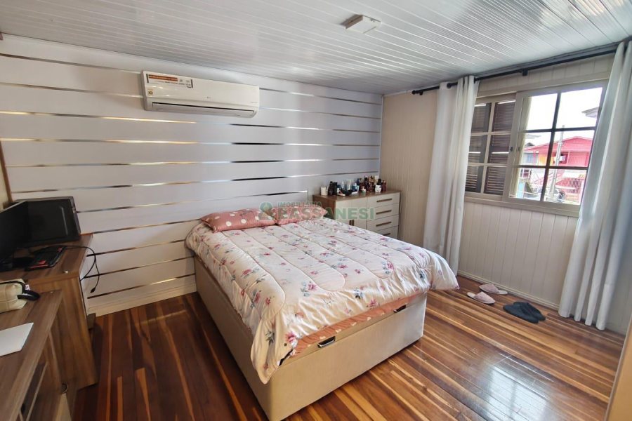 Casa com 70m², 3 dormitórios, 1 vaga, no bairro São Caetano em Caxias do Sul para Comprar
