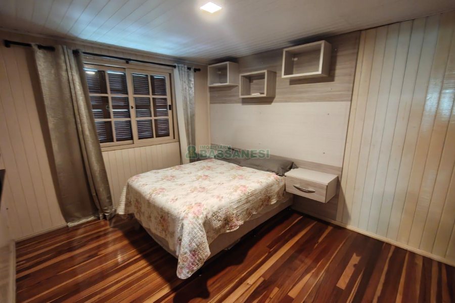 Casa com 70m², 3 dormitórios, 1 vaga, no bairro São Caetano em Caxias do Sul para Comprar