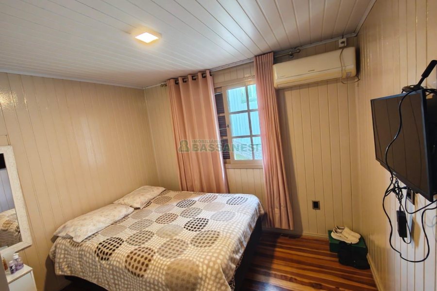 Casa com 70m², 3 dormitórios, 1 vaga, no bairro São Caetano em Caxias do Sul para Comprar