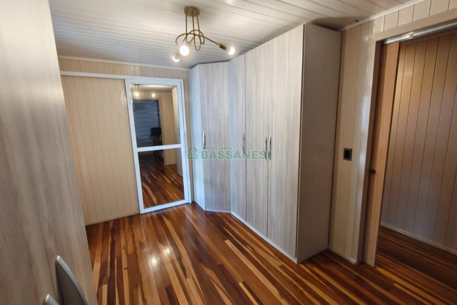 Casa com 70m², 3 dormitórios, 1 vaga, no bairro São Caetano em Caxias do Sul para Comprar