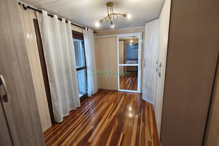 Casa com 70m², 3 dormitórios, 1 vaga, no bairro São Caetano em Caxias do Sul para Comprar