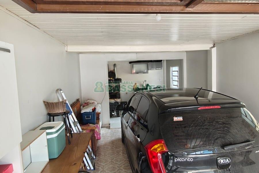 Casa com 70m², 3 dormitórios, 1 vaga, no bairro São Caetano em Caxias do Sul para Comprar