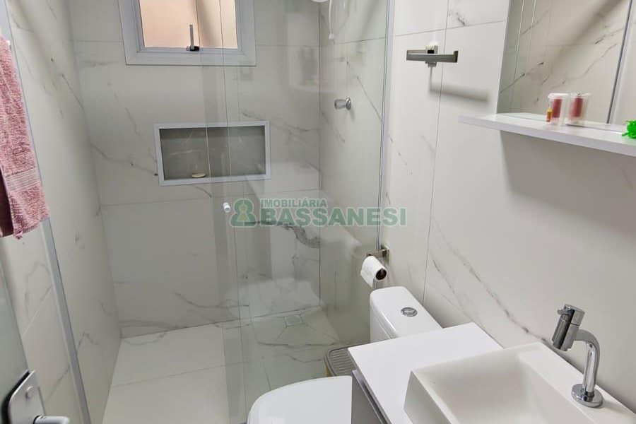 Casa com 70m², 3 dormitórios, 1 vaga, no bairro São Caetano em Caxias do Sul para Comprar
