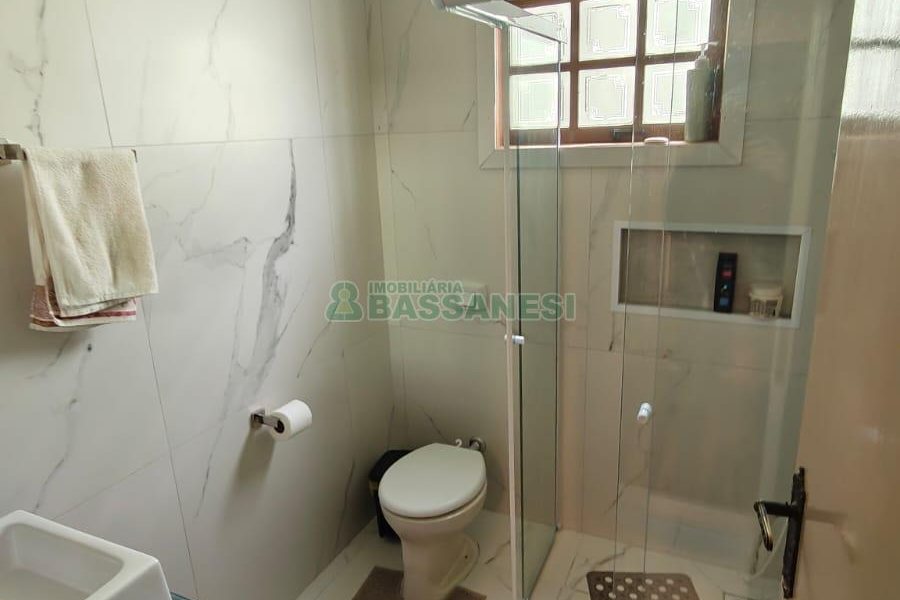 Casa com 70m², 3 dormitórios, 1 vaga, no bairro São Caetano em Caxias do Sul para Comprar