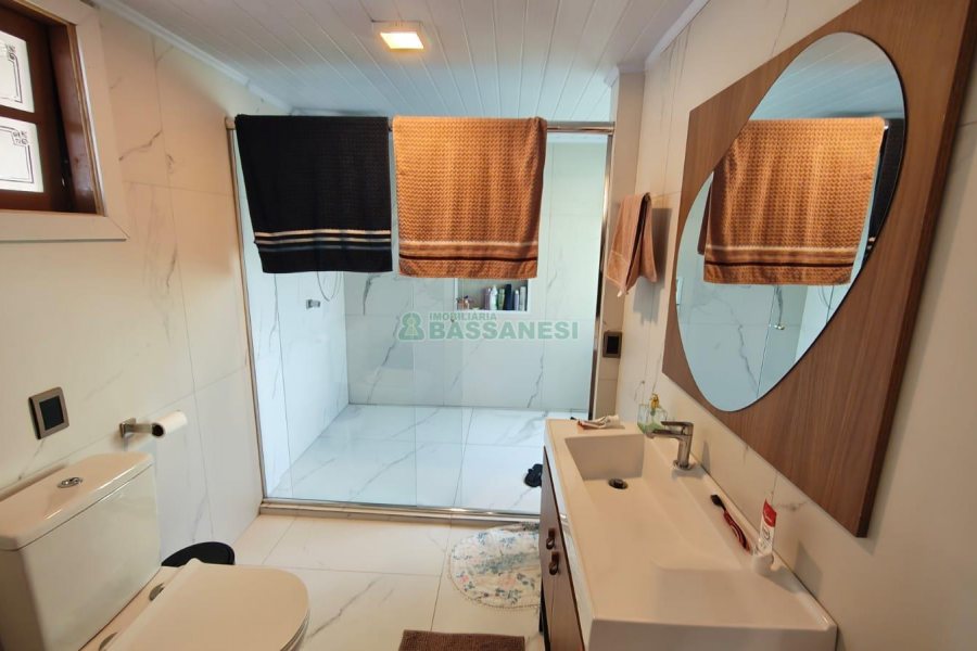 Casa com 70m², 3 dormitórios, 1 vaga, no bairro São Caetano em Caxias do Sul para Comprar