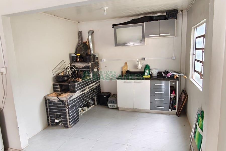 Casa com 70m², 3 dormitórios, 1 vaga, no bairro São Caetano em Caxias do Sul para Comprar
