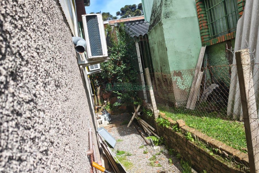 Casa com 70m², 3 dormitórios, 1 vaga, no bairro São Caetano em Caxias do Sul para Comprar