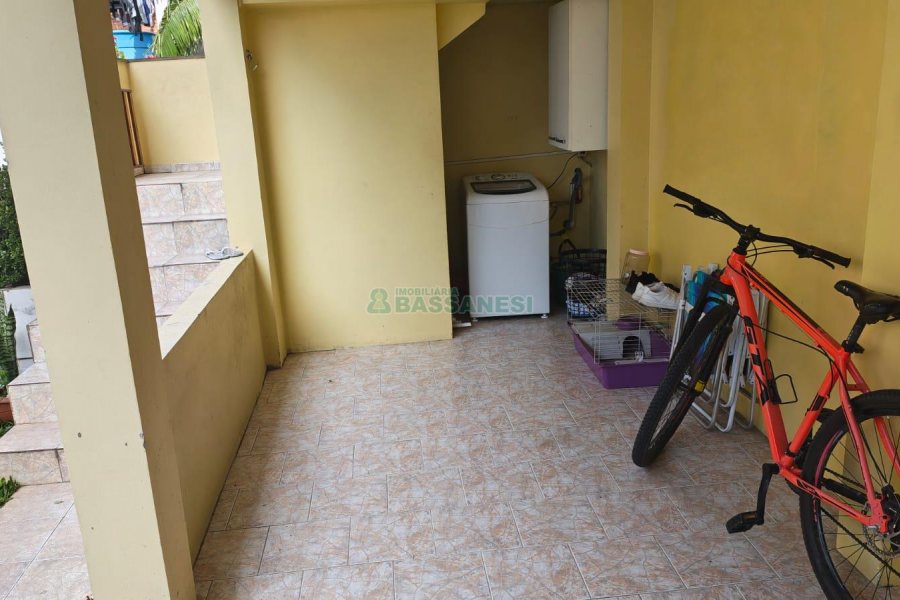 Casa com 70m², 3 dormitórios, 1 vaga, no bairro São Caetano em Caxias do Sul para Comprar
