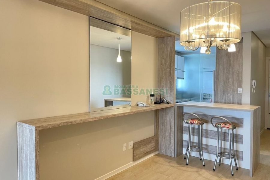Apto Mobiliado com 83m², 2 dormitórios, 1 vaga, no bairro Jardim América em Caxias do Sul para Alugar