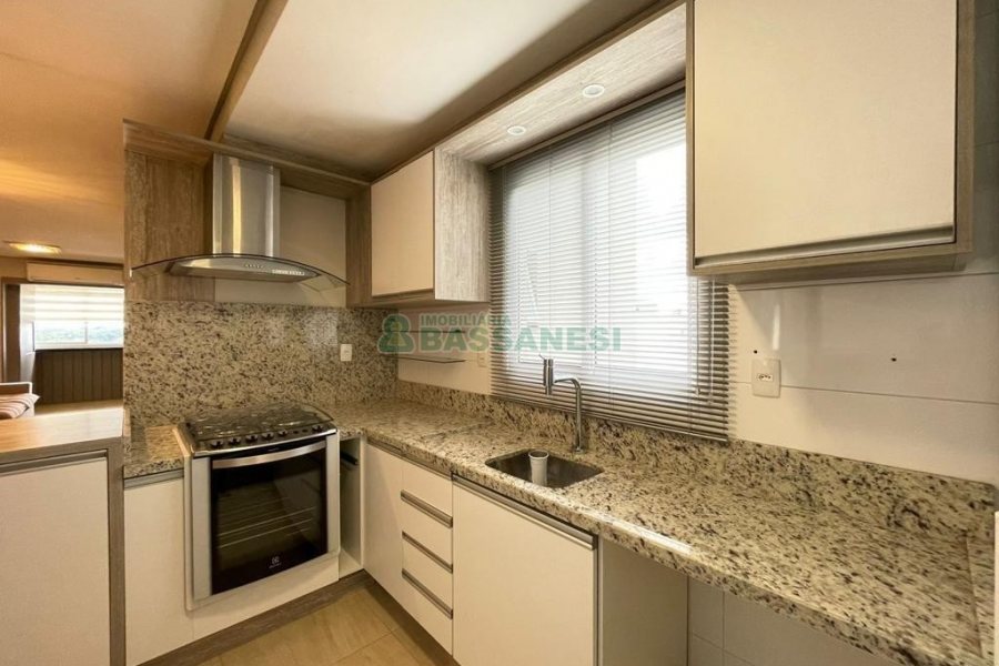 Apto Mobiliado com 83m², 2 dormitórios, 1 vaga, no bairro Jardim América em Caxias do Sul para Alugar
