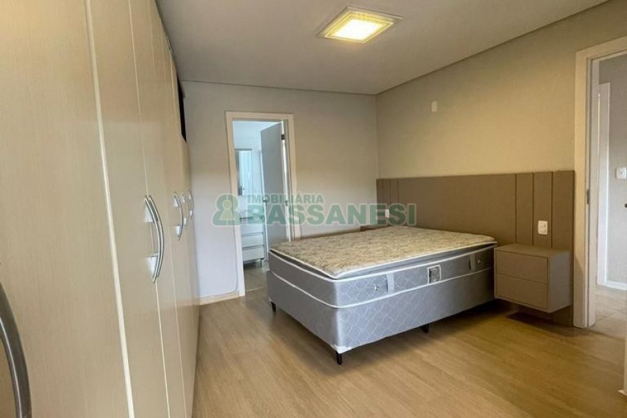 Apto Mobiliado com 83m², 2 dormitórios, 1 vaga, no bairro Jardim América em Caxias do Sul para Alugar