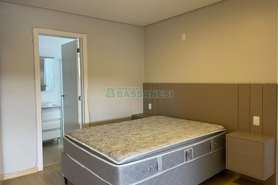 Apto Mobiliado com 83m², 2 dormitórios, 1 vaga, no bairro Jardim América em Caxias do Sul para Alugar