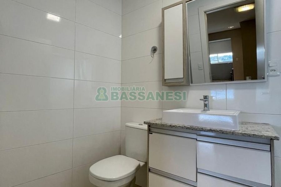 Apto Mobiliado com 83m², 2 dormitórios, 1 vaga, no bairro Jardim América em Caxias do Sul para Alugar
