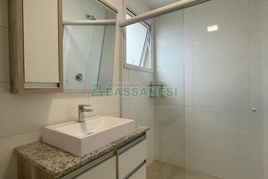 Apto Mobiliado com 83m², 2 dormitórios, 1 vaga, no bairro Jardim América em Caxias do Sul para Alugar