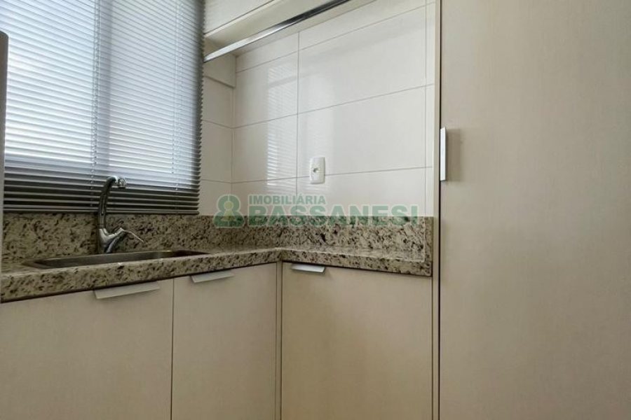 Apto Mobiliado com 83m², 2 dormitórios, 1 vaga, no bairro Jardim América em Caxias do Sul para Alugar