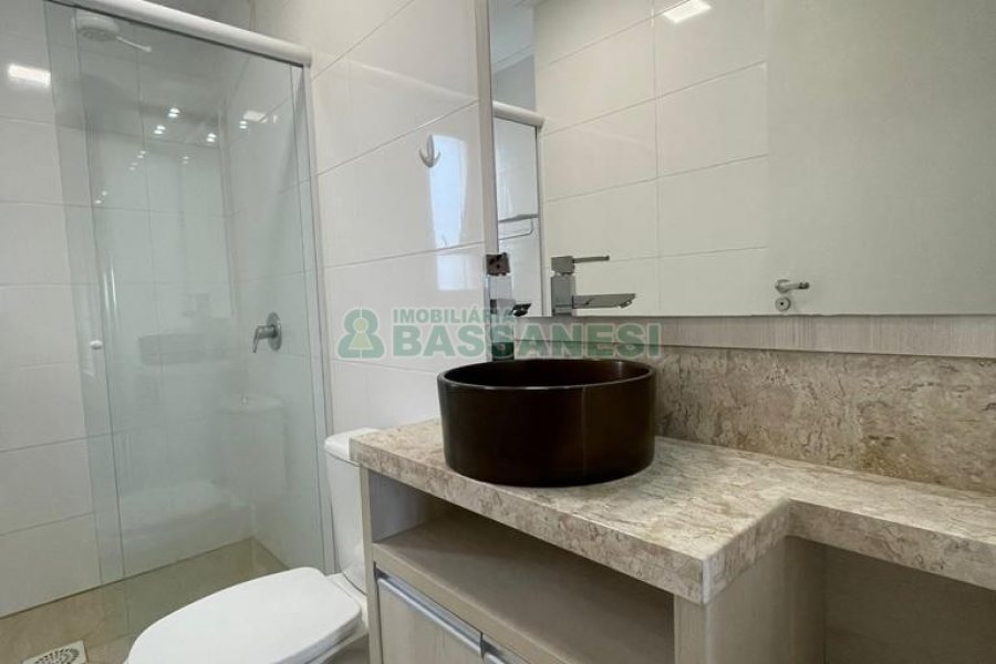 Apto Mobiliado com 83m², 2 dormitórios, 1 vaga, no bairro Jardim América em Caxias do Sul para Alugar