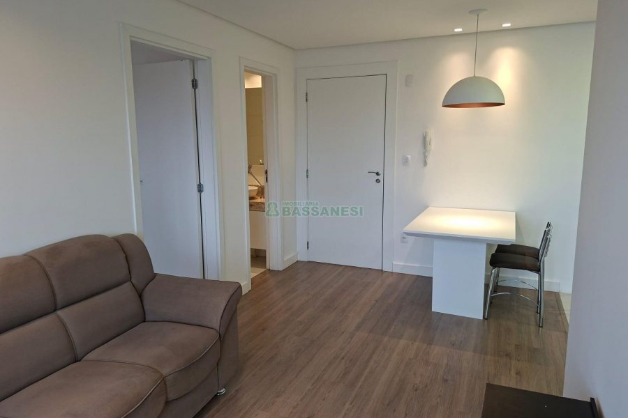Apto Mobiliado com 47m², 1 dormitório, no bairro Lourdes em Caxias do Sul para Alugar