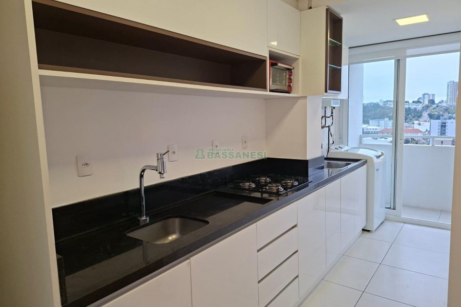 Apto Mobiliado com 47m², 1 dormitório, no bairro Lourdes em Caxias do Sul para Alugar