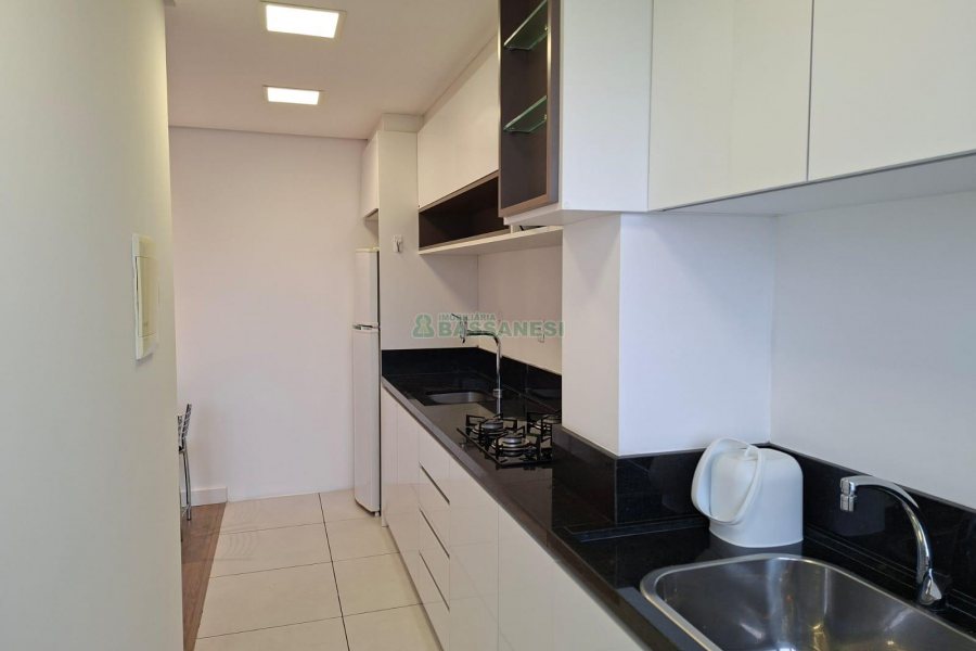 Apto Mobiliado com 47m², 1 dormitório, no bairro Lourdes em Caxias do Sul para Alugar