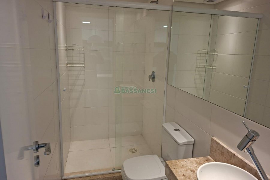 Apto Mobiliado com 47m², 1 dormitório, no bairro Lourdes em Caxias do Sul para Alugar