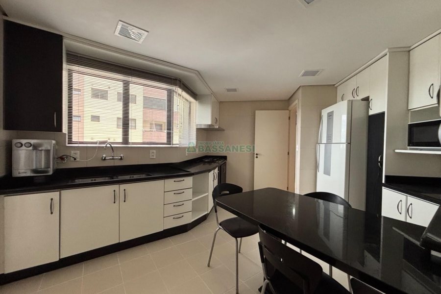 Apto Mobiliado com 126m², 3 dormitórios, 1 vaga, no bairro São Pelegrino em Caxias do Sul para Alugar