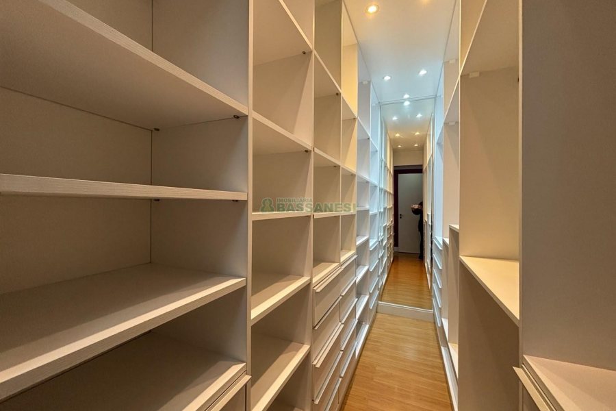 Apto Mobiliado com 126m², 3 dormitórios, 1 vaga, no bairro São Pelegrino em Caxias do Sul para Alugar
