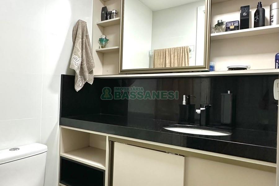 Apartamento com 94m², 3 dormitórios, 2 vagas, no bairro Panazzolo em Caxias do Sul para Comprar