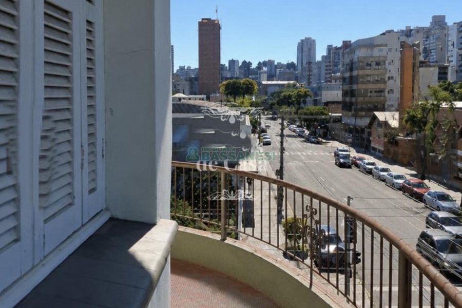 Apto Mobiliado com 185m², 4 dormitórios, no bairro Centro em Caxias do Sul para Alugar