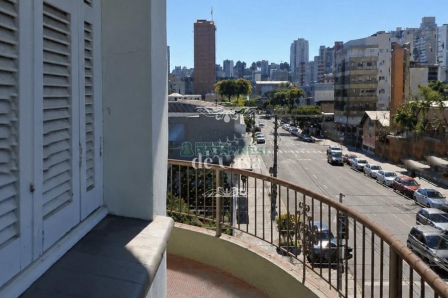Apto Mobiliado com 185m², 4 dormitórios, no bairro Centro em Caxias do Sul para Alugar