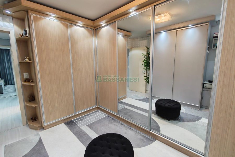 Apartamento com 84m², 3 dormitórios, 3 vagas, no bairro Madureira em Caxias do Sul para Comprar