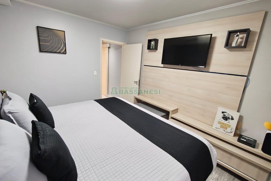 Apartamento com 84m², 3 dormitórios, 3 vagas, no bairro Madureira em Caxias do Sul para Comprar