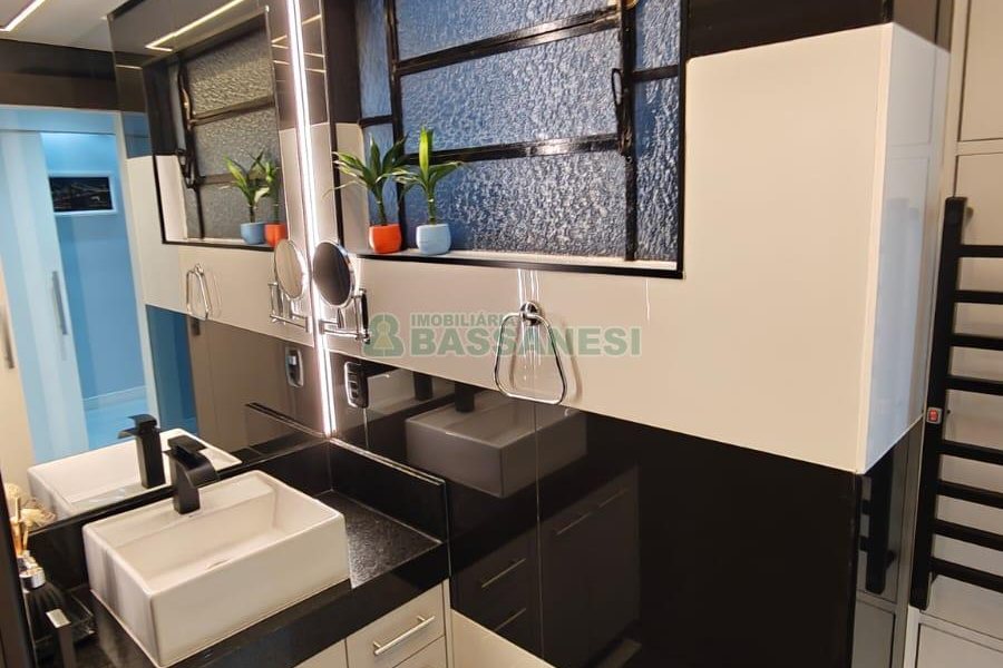 Apartamento com 84m², 3 dormitórios, 3 vagas, no bairro Madureira em Caxias do Sul para Comprar