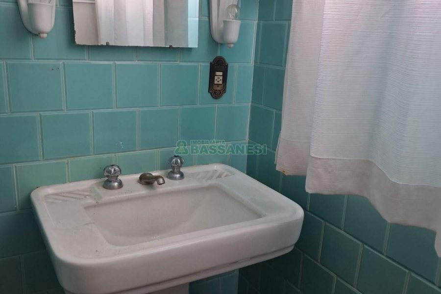 Apartamento, 2 dormitórios, no bairro Centro em Caxias do Sul para Alugar