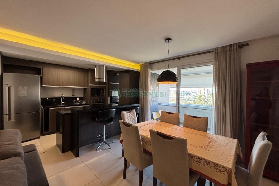 Apto Mobiliado com 98m², 2 dormitórios, 2 vagas, no bairro Jardim América em Caxias do Sul para Alugar