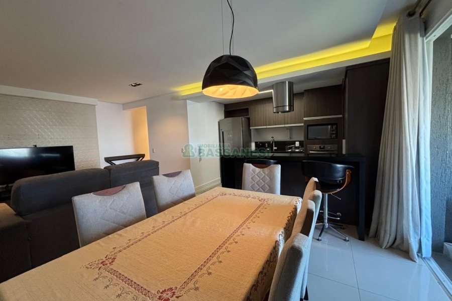 Apto Mobiliado com 98m², 2 dormitórios, 2 vagas, no bairro Jardim América em Caxias do Sul para Alugar