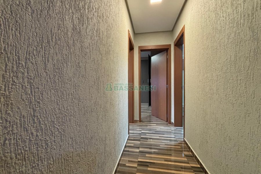 Apartamento com 53m², 2 dormitórios, 1 vaga, no bairro São Leopoldo em Caxias do Sul para Alugar