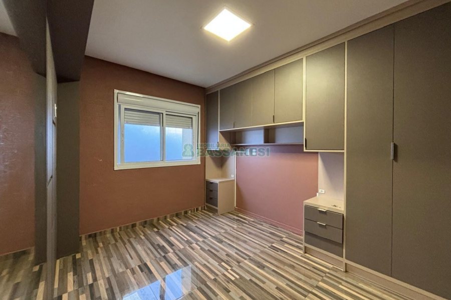 Apartamento com 53m², 2 dormitórios, 1 vaga, no bairro São Leopoldo em Caxias do Sul para Alugar