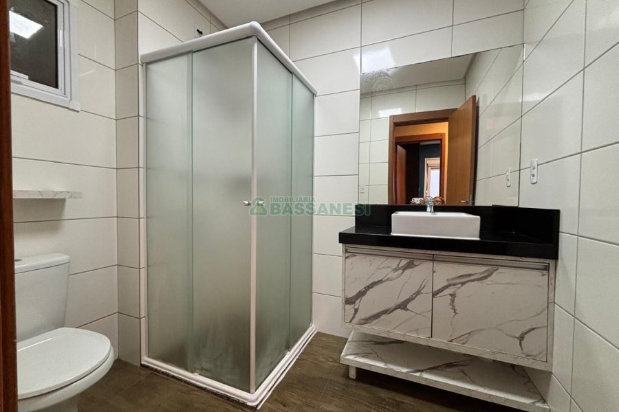 Apartamento com 53m², 2 dormitórios, 1 vaga, no bairro São Leopoldo em Caxias do Sul para Alugar