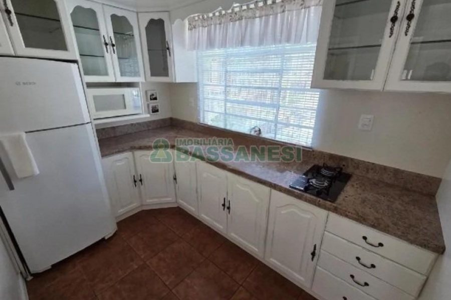 Casa Mobiliada com 120m², 3 dormitórios, 2 vagas, no bairro Santa Catarina em Caxias do Sul para Alugar