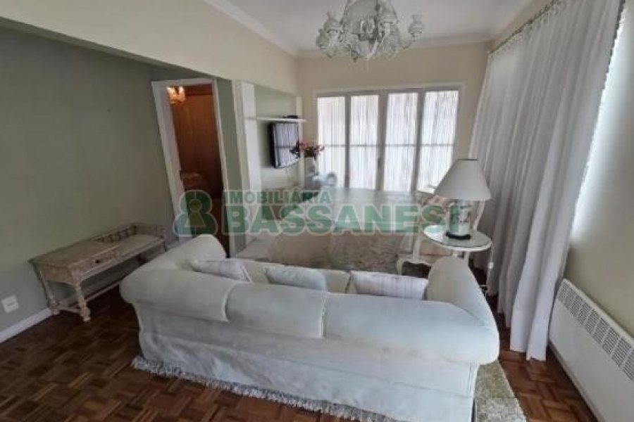 Casa Mobiliada com 120m², 3 dormitórios, 2 vagas, no bairro Santa Catarina em Caxias do Sul para Alugar