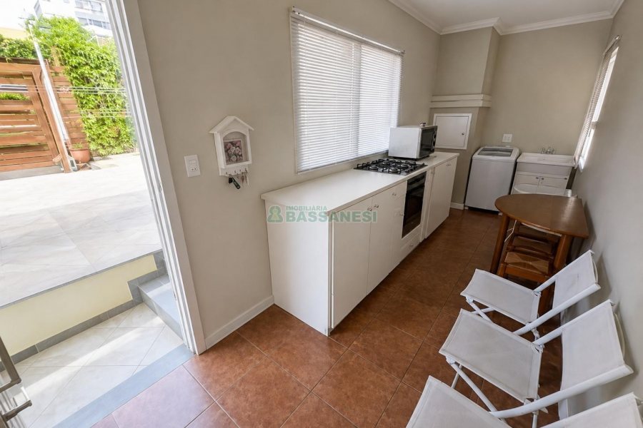 Casa Mobiliada com 120m², 3 dormitórios, 2 vagas, no bairro Santa Catarina em Caxias do Sul para Alugar