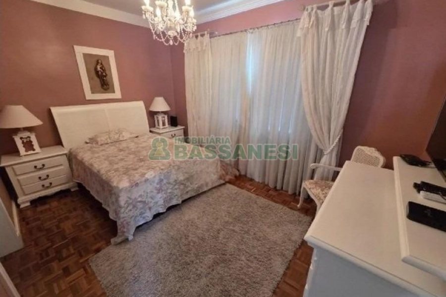 Casa Mobiliada com 120m², 3 dormitórios, 2 vagas, no bairro Santa Catarina em Caxias do Sul para Alugar