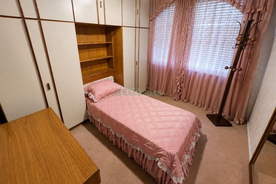 Casa Mobiliada com 120m², 3 dormitórios, 2 vagas, no bairro Santa Catarina em Caxias do Sul para Alugar