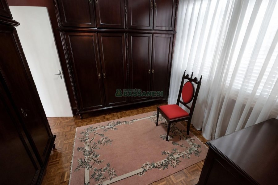 Casa Mobiliada com 120m², 3 dormitórios, 2 vagas, no bairro Santa Catarina em Caxias do Sul para Alugar