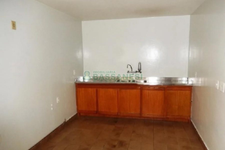 Apartamento com 110m², 3 dormitórios, 2 vagas, no bairro Centro em Caxias do Sul para Alugar