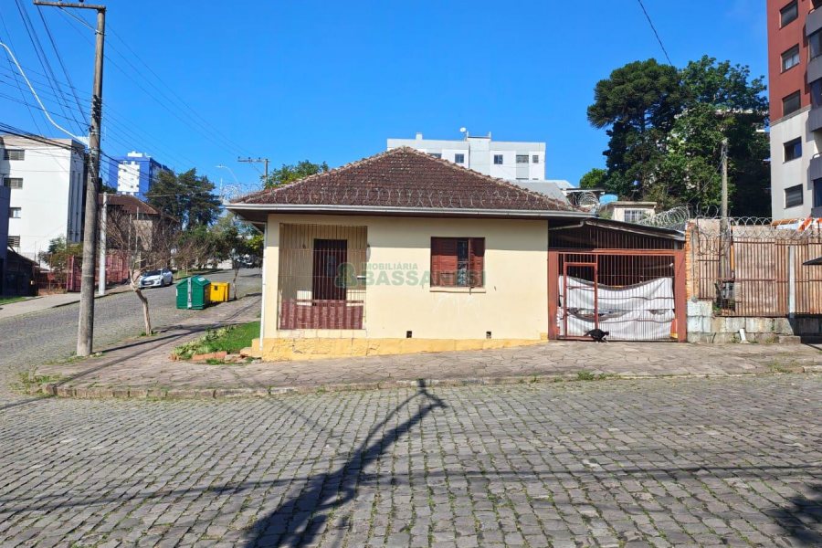 Casa com 76m², 3 dormitórios, 1 vaga, no bairro Marechal Floriano em Caxias do Sul para Comprar