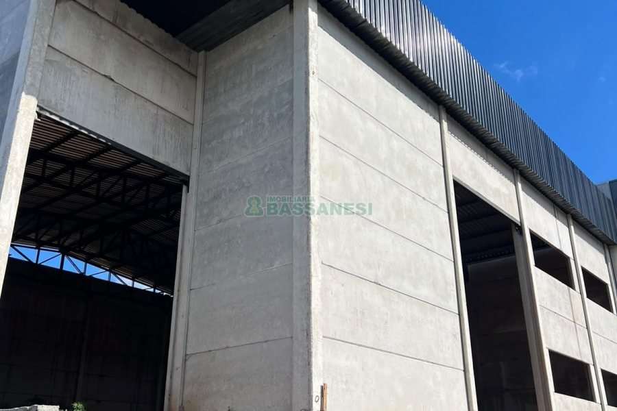 Pavilhão com 530m², no bairro Jardim das Hortências em Caxias do Sul para Alugar ou Comprar